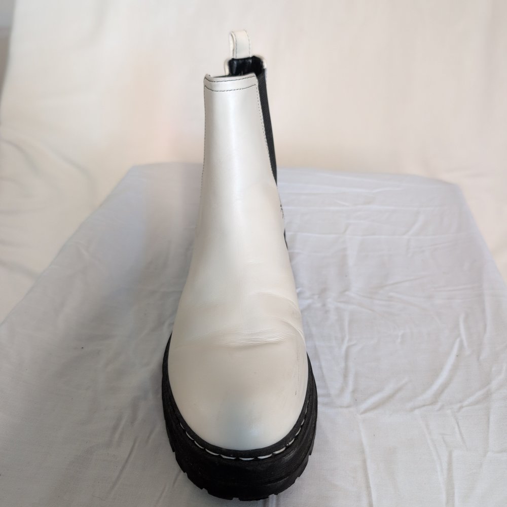Marc Fisher White Leather Lug Chelsea Ankle Boots - Sz 7 - Picture 7 of 9